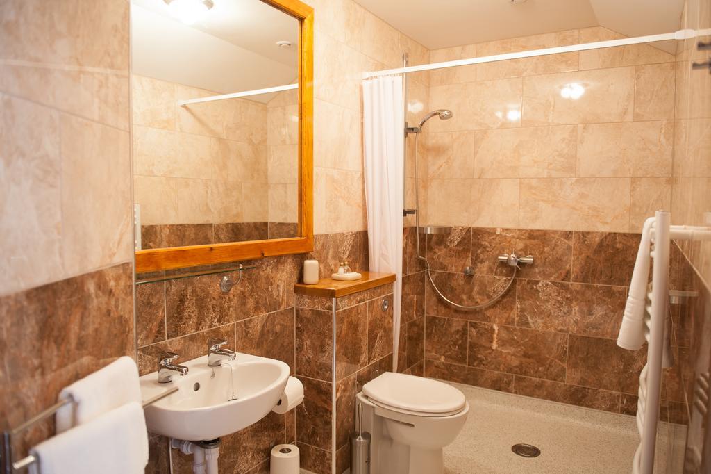 The Little Crown Inn Pontypool Kamer foto