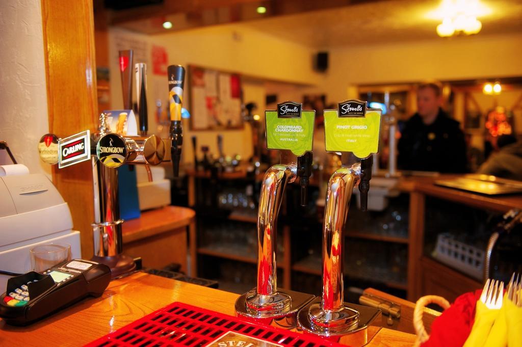 The Little Crown Inn Pontypool Buitenkant foto